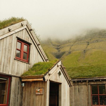 Mulafossur Cottages By Famous Waterfall In Gasadalur Kültér fotó