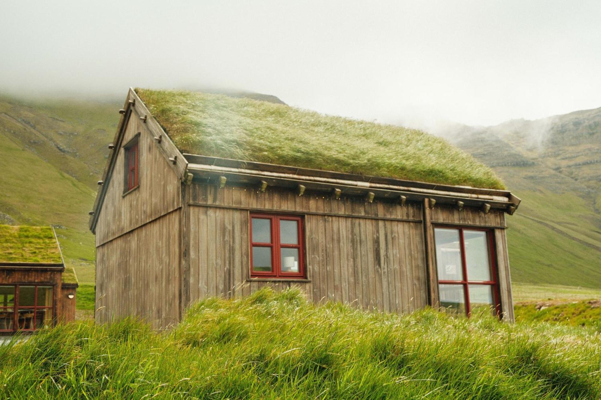 Mulafossur Cottages By Famous Waterfall In Gasadalur Kültér fotó