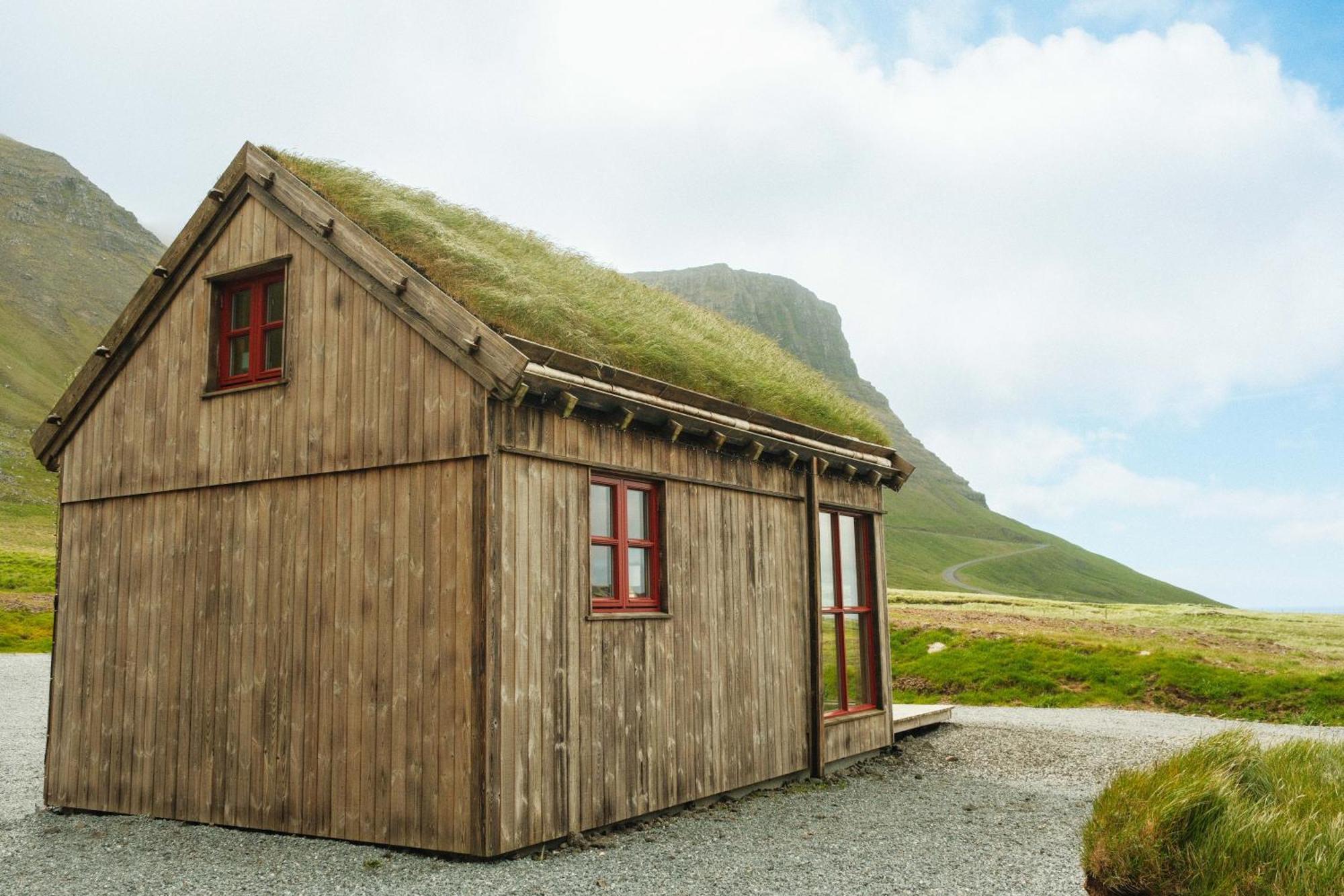 Mulafossur Cottages By Famous Waterfall In Gasadalur Kültér fotó