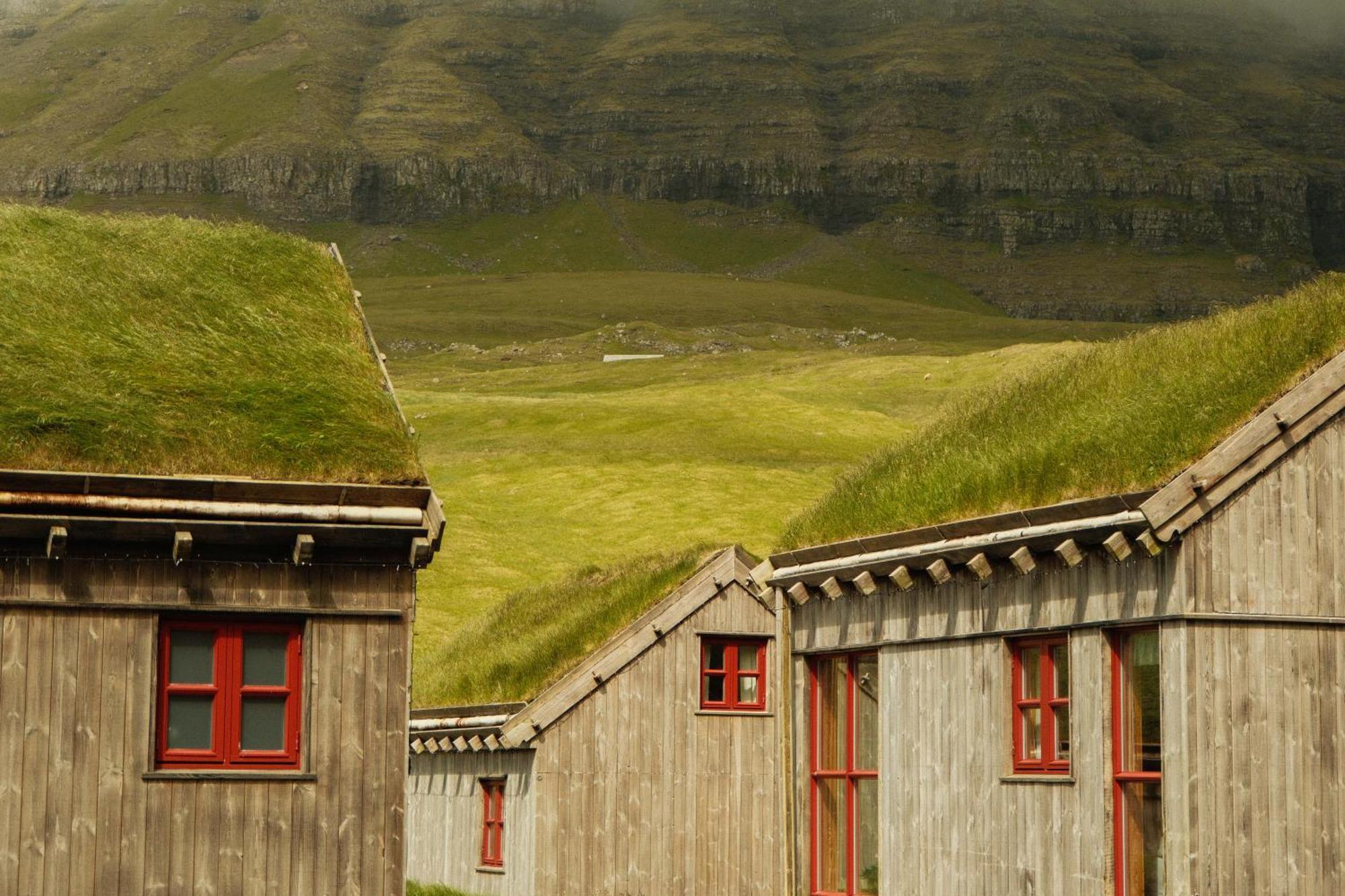 Mulafossur Cottages By Famous Waterfall In Gasadalur Kültér fotó
