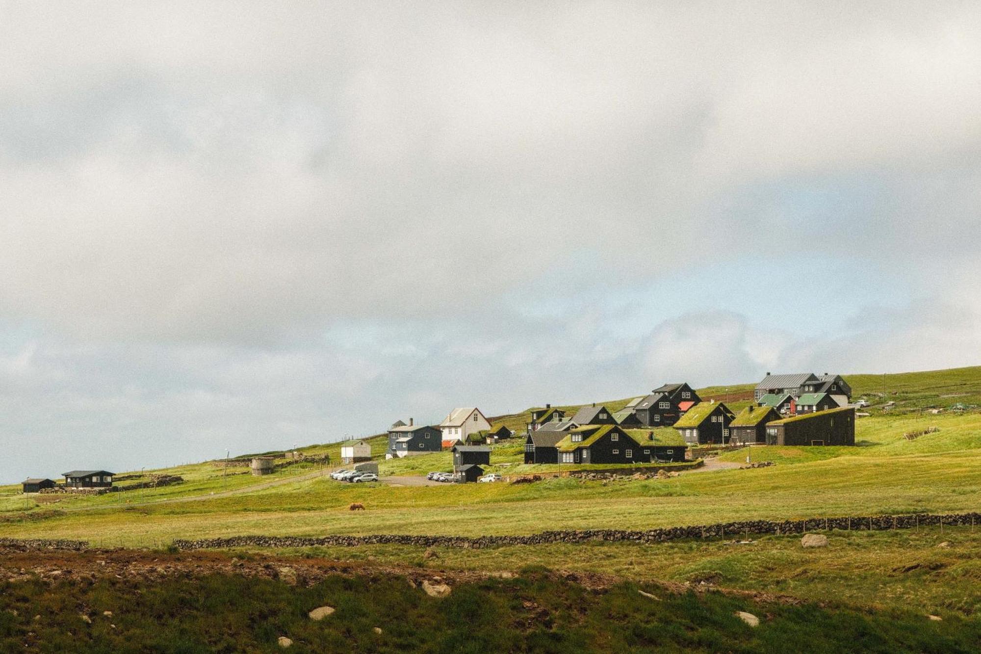 Mulafossur Cottages By Famous Waterfall In Gasadalur Kültér fotó
