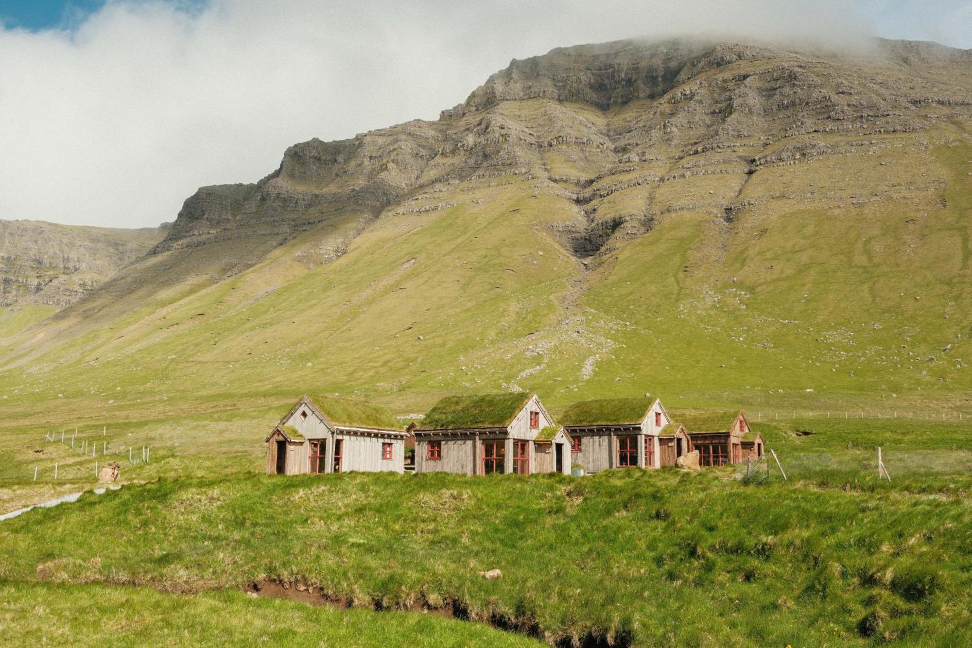 Mulafossur Cottages By Famous Waterfall In Gasadalur Kültér fotó