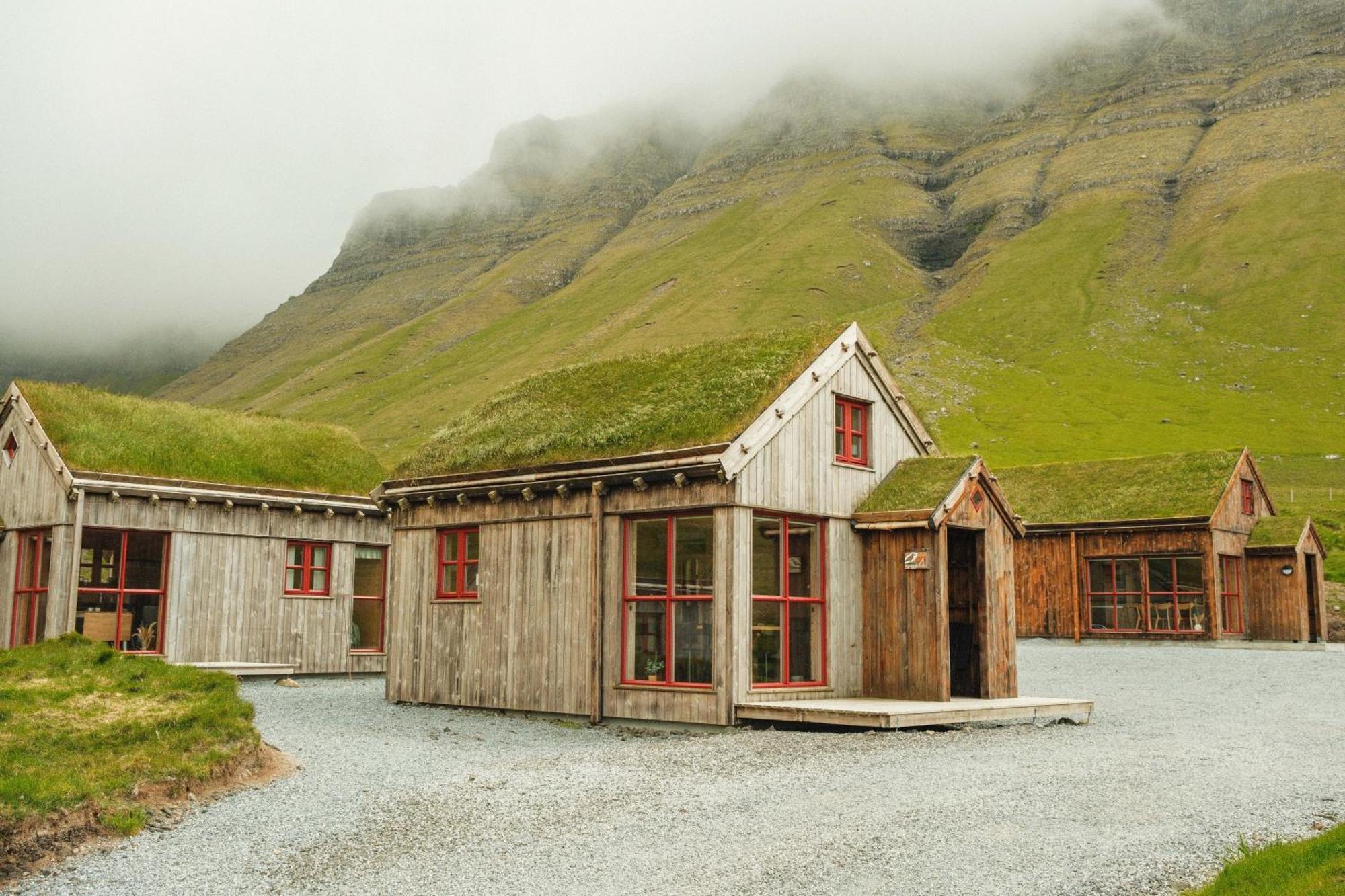 Mulafossur Cottages By Famous Waterfall In Gasadalur Kültér fotó