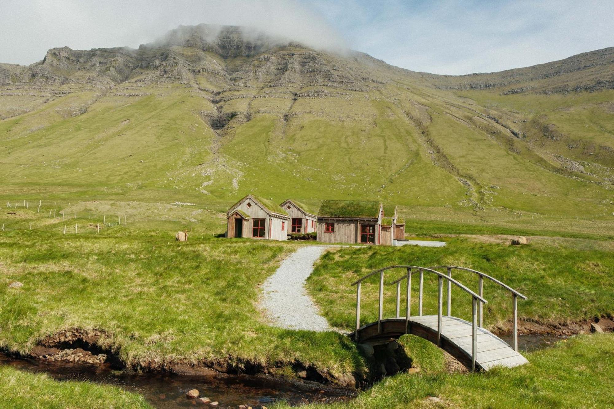 Mulafossur Cottages By Famous Waterfall In Gasadalur Kültér fotó