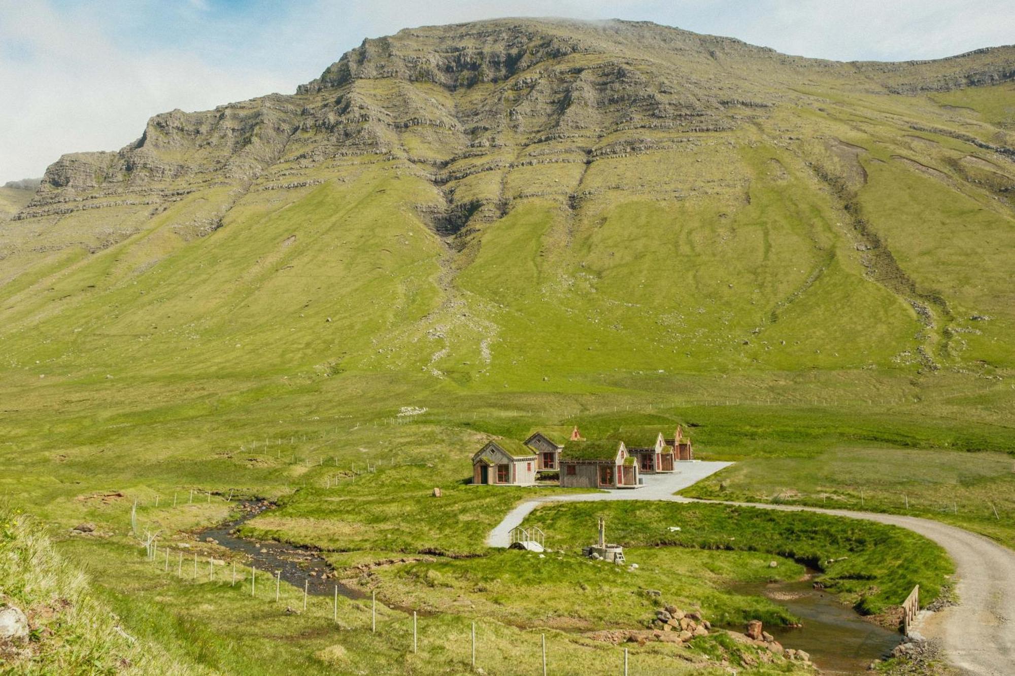 Mulafossur Cottages By Famous Waterfall In Gasadalur Kültér fotó