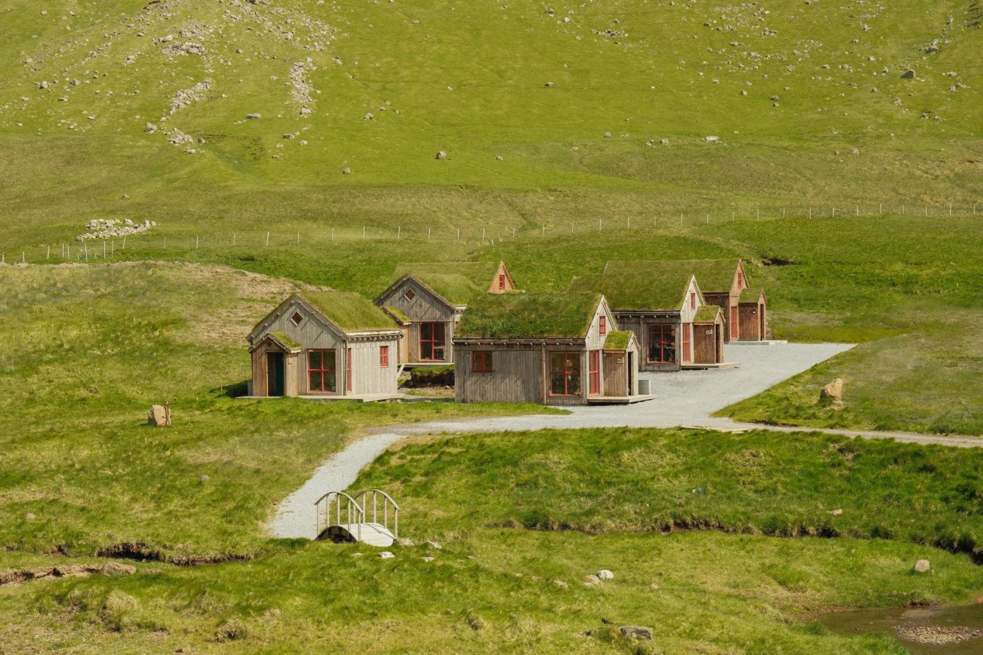 Mulafossur Cottages By Famous Waterfall In Gasadalur Kültér fotó