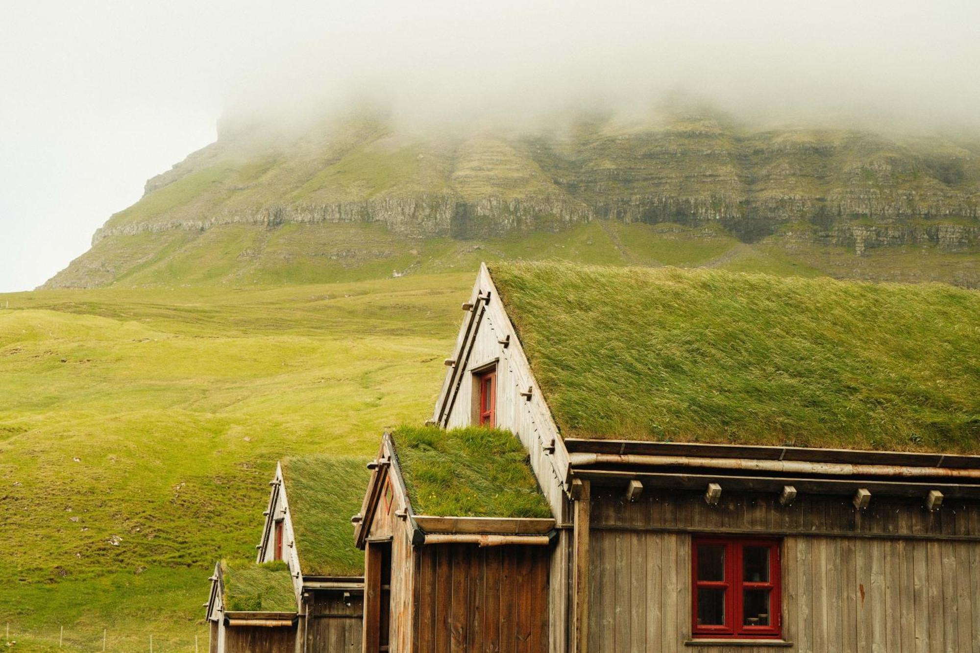 Mulafossur Cottages By Famous Waterfall In Gasadalur Kültér fotó