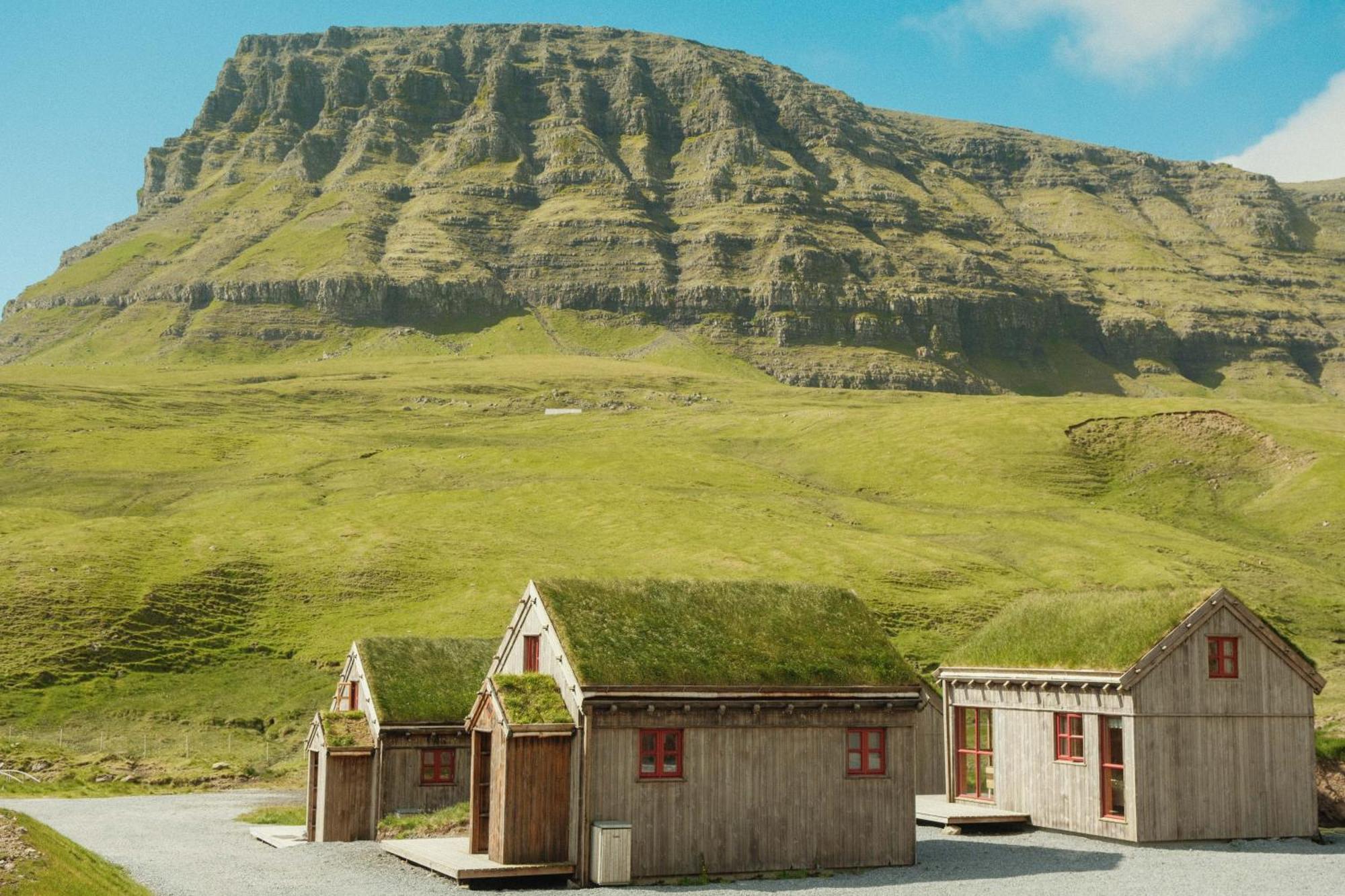 Mulafossur Cottages By Famous Waterfall In Gasadalur Kültér fotó