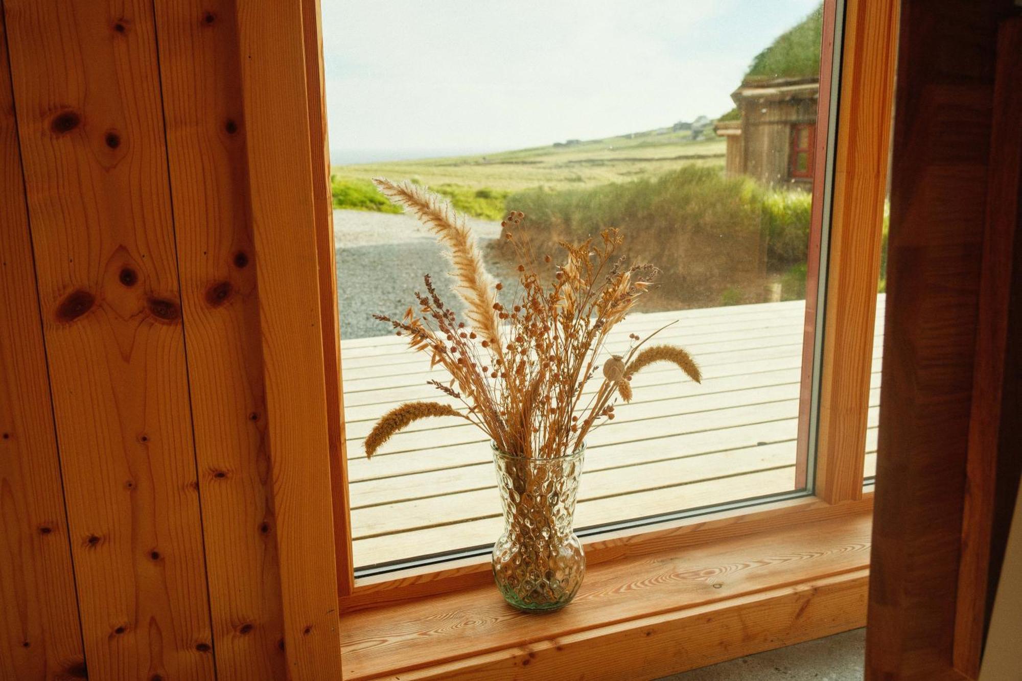Mulafossur Cottages By Famous Waterfall In Gasadalur Kültér fotó
